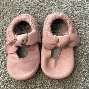 Freshly picked size 6 blush bow hard sole ballet moccasins